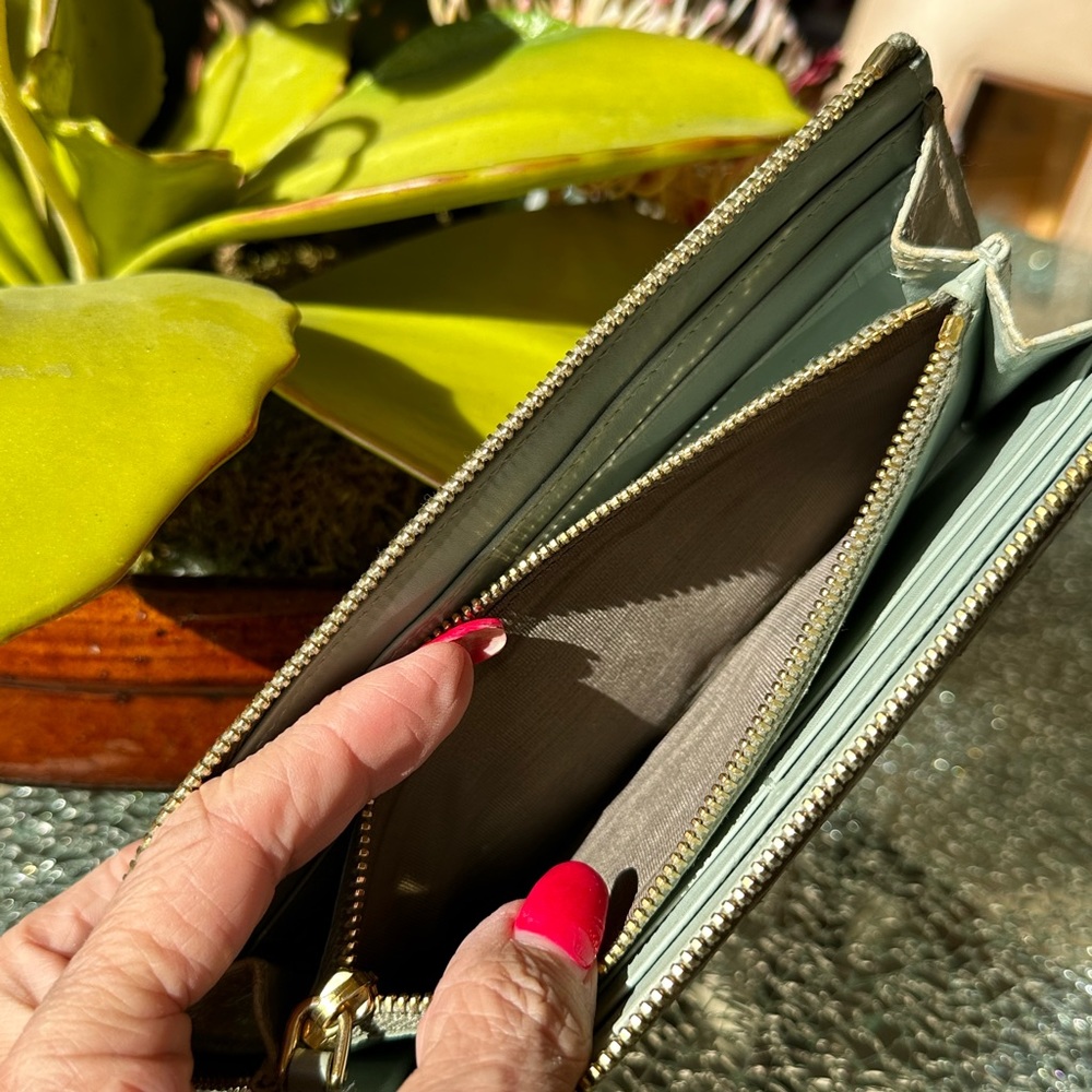 MUI MUI zip around wallet. EUC. Pale Green Snake-like print on outside, - Picture 8 of 11